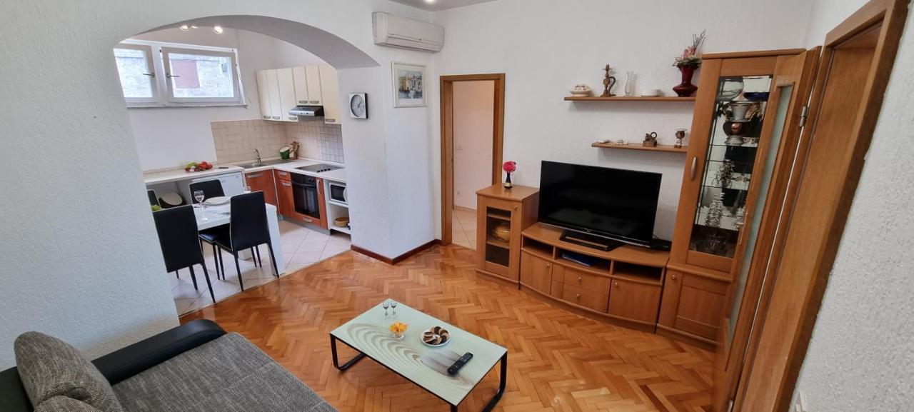 Apartments Anamarija Opatija Exterior photo